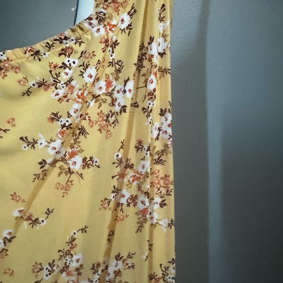 Yellow floral dress with pockets size 2x - Picture 2 of 3
